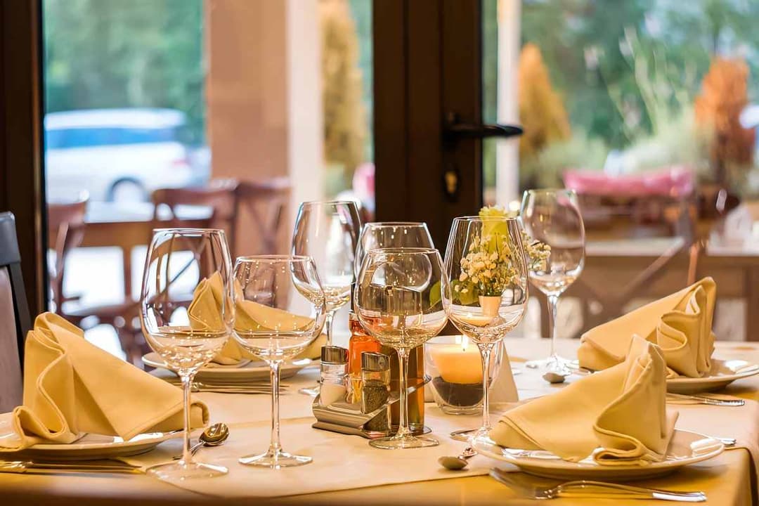 Guía definitiva de los mejores restaurantes de Londres con cartas de vinos impresionantes