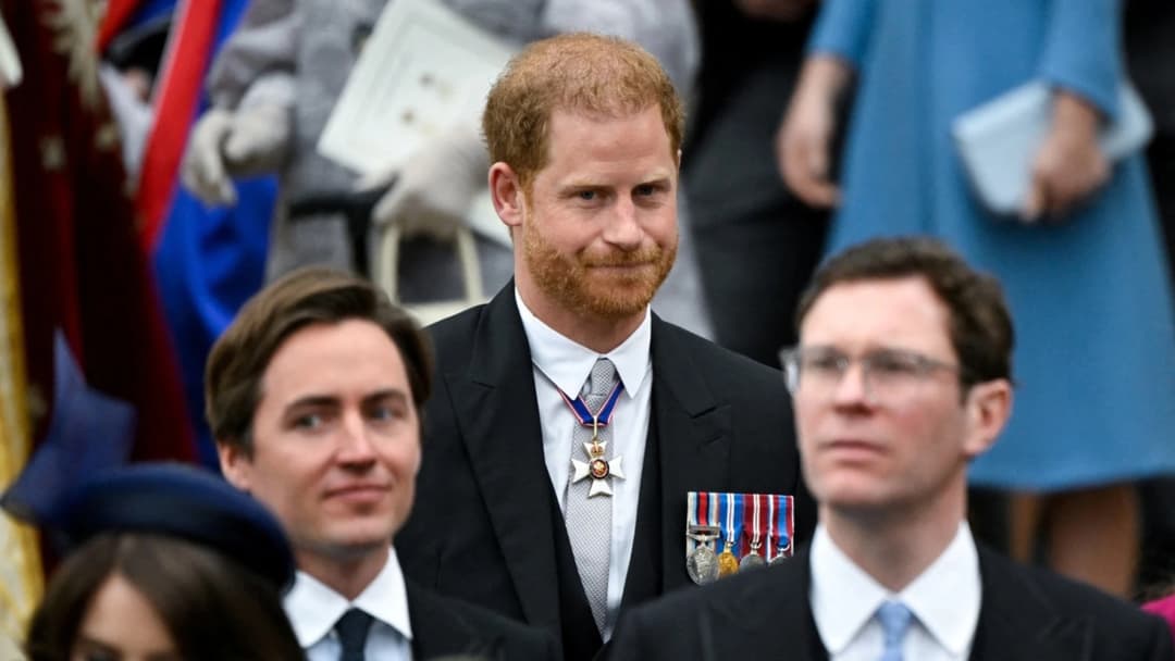 El Daily Mirror se disculpa con el príncipe Harry por espiarlo