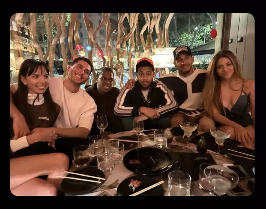 Foto de Shakira cenando con Lewis Hamilton enciende las redes