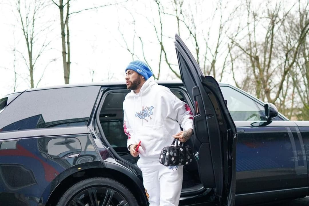 Conoce la millonaria colección de coches de Neymar