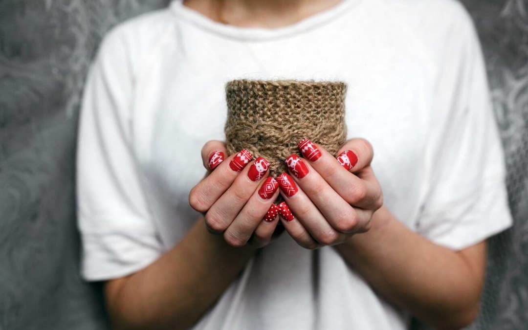 3 diseños de uñas aesthetic invernal ideales para esta temporada