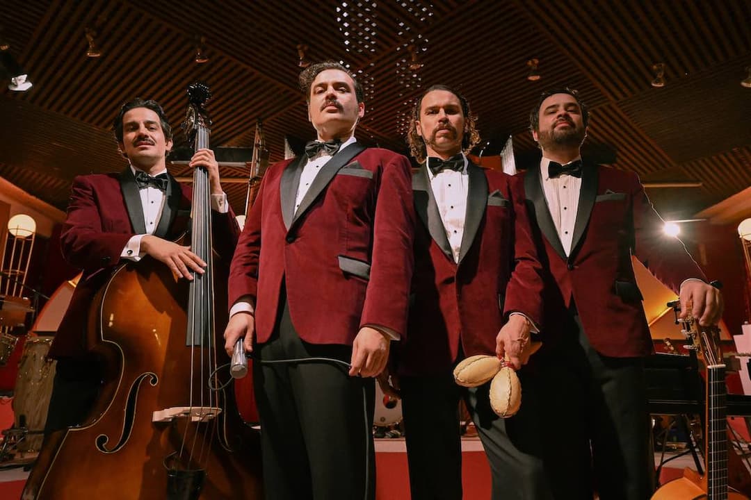 Enjambre en Los Ángeles: Un Concierto Único con Orquesta que Revive la Época Dorada