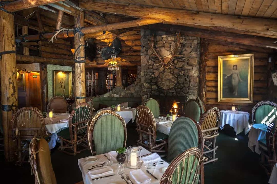 La magia histórica de Malibu en el Saddle Peak Lodge