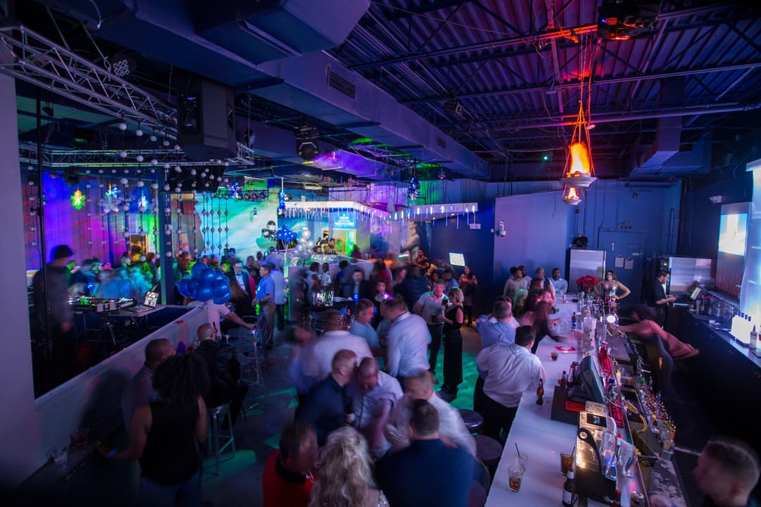 Viaje al Ártico desde Orlando: ¿Cuánto cuesta ir al Bar de Hielo?